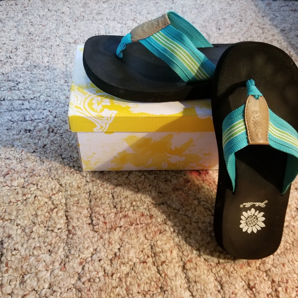 Women's YellowBox flip flops